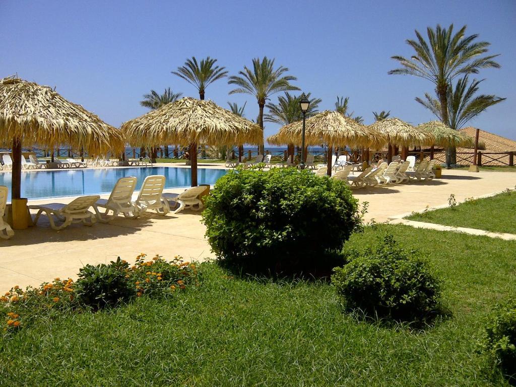 Sawary Beach Hotel Batroûn Eksteriør bilde
