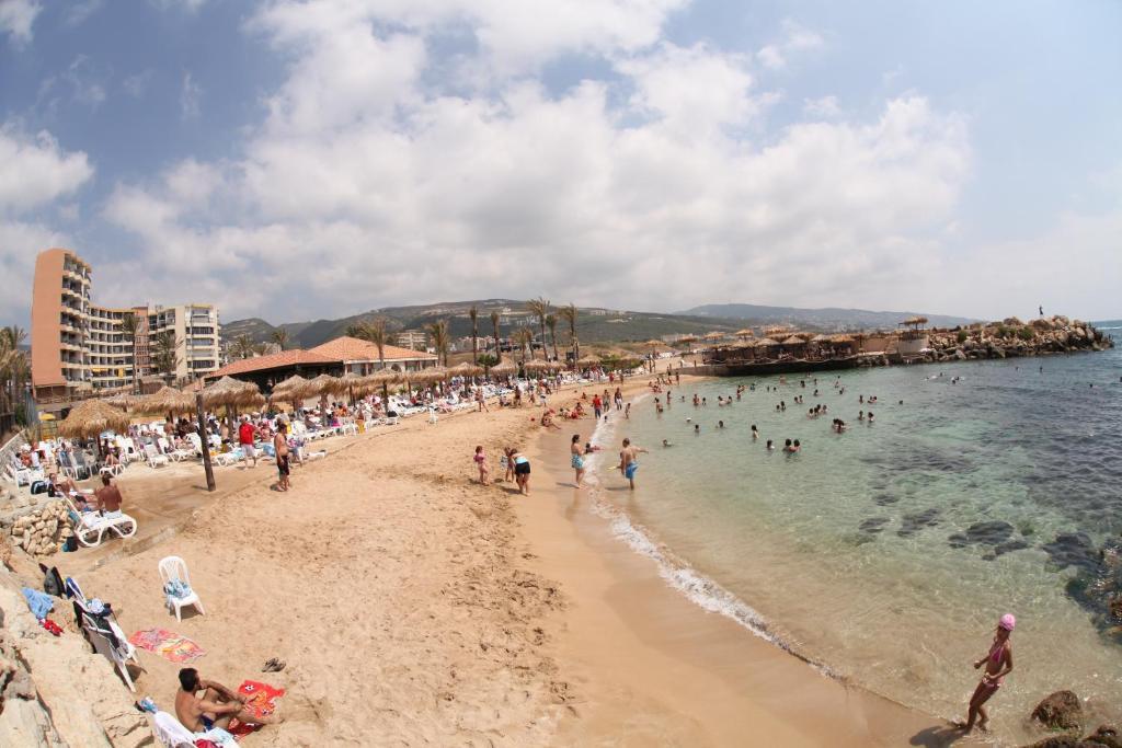 Sawary Beach Hotel Batroûn Eksteriør bilde