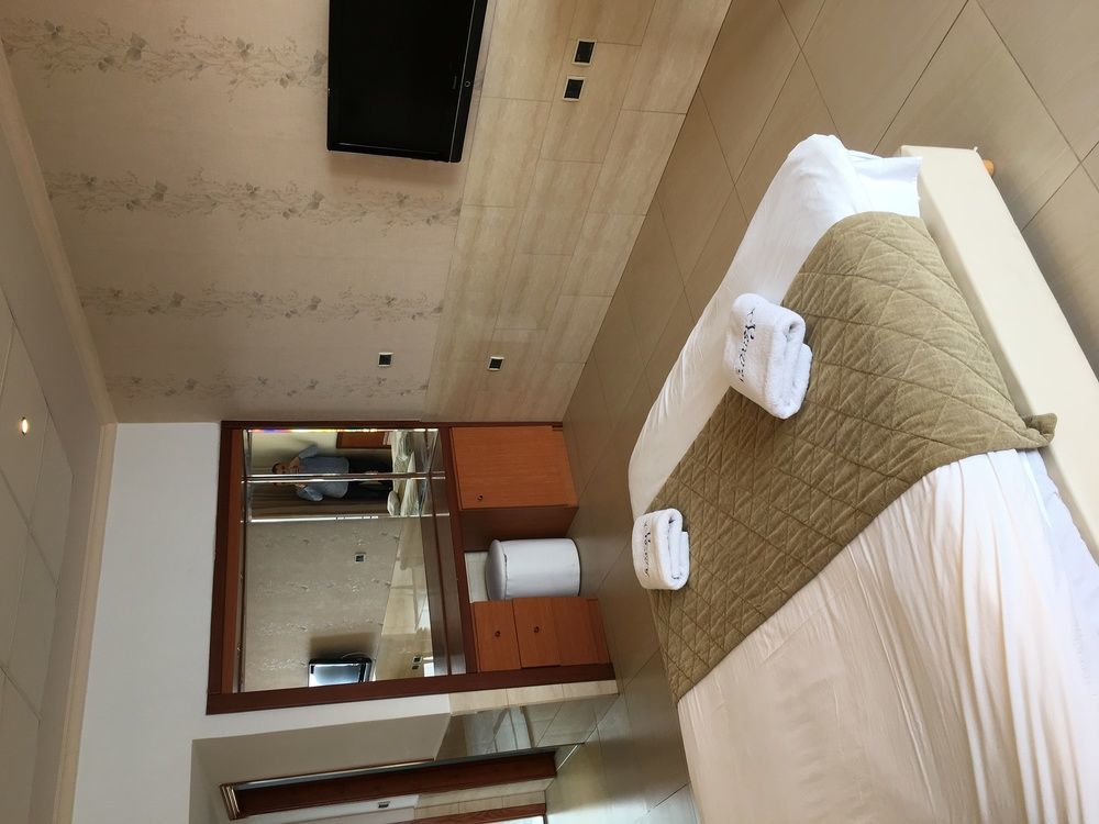 Sawary Beach Hotel Batroûn Eksteriør bilde