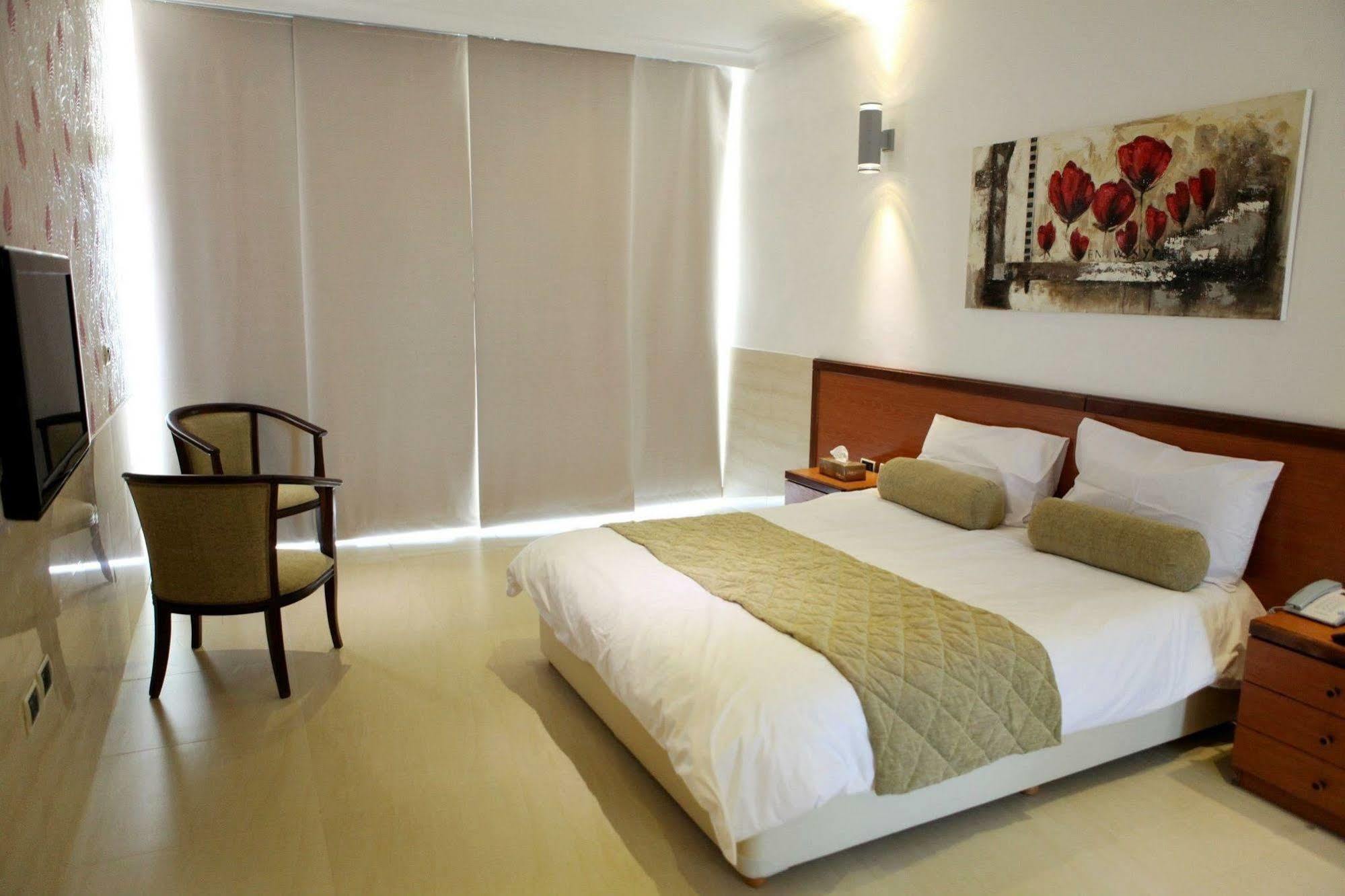 Sawary Beach Hotel Batroûn Eksteriør bilde