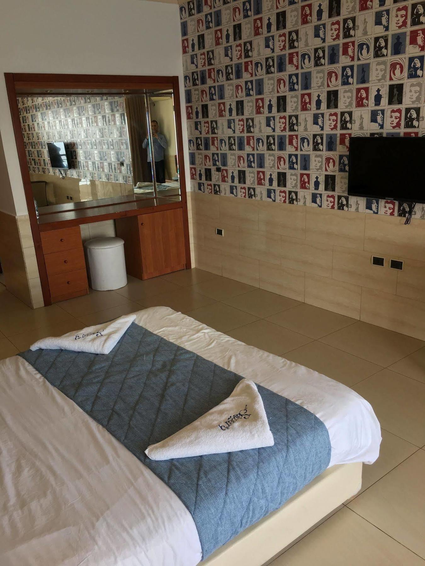Sawary Beach Hotel Batroûn Eksteriør bilde