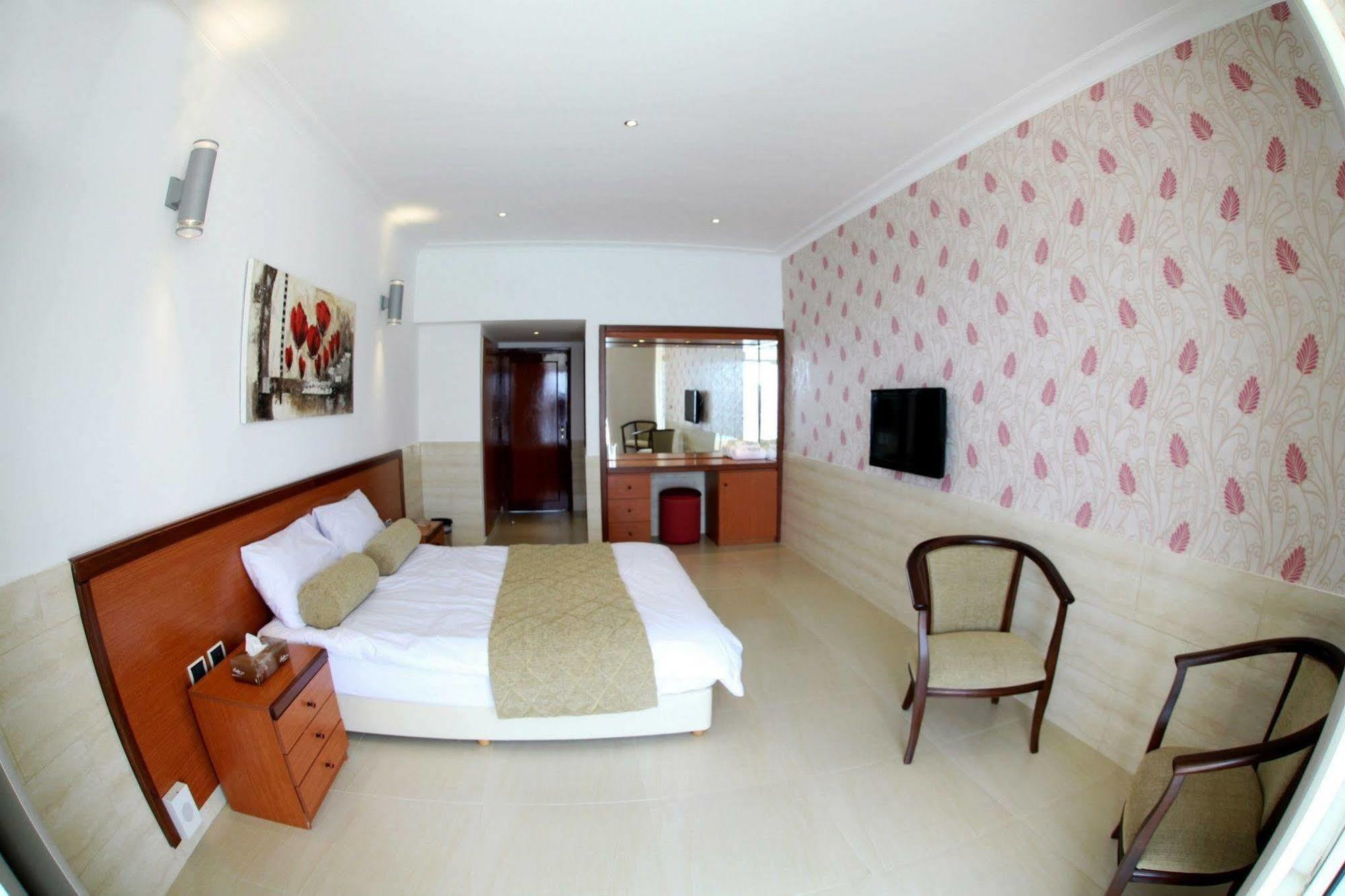 Sawary Beach Hotel Batroûn Eksteriør bilde