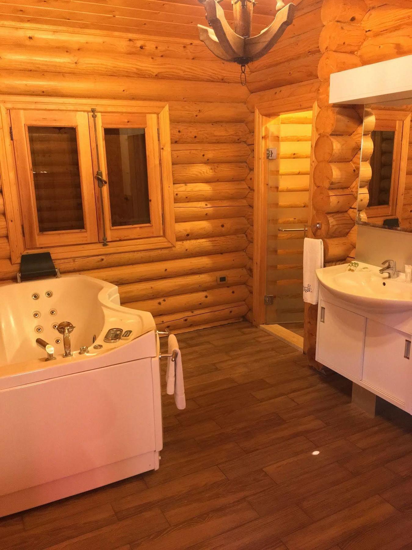 Sawary Beach Hotel Batroûn Eksteriør bilde